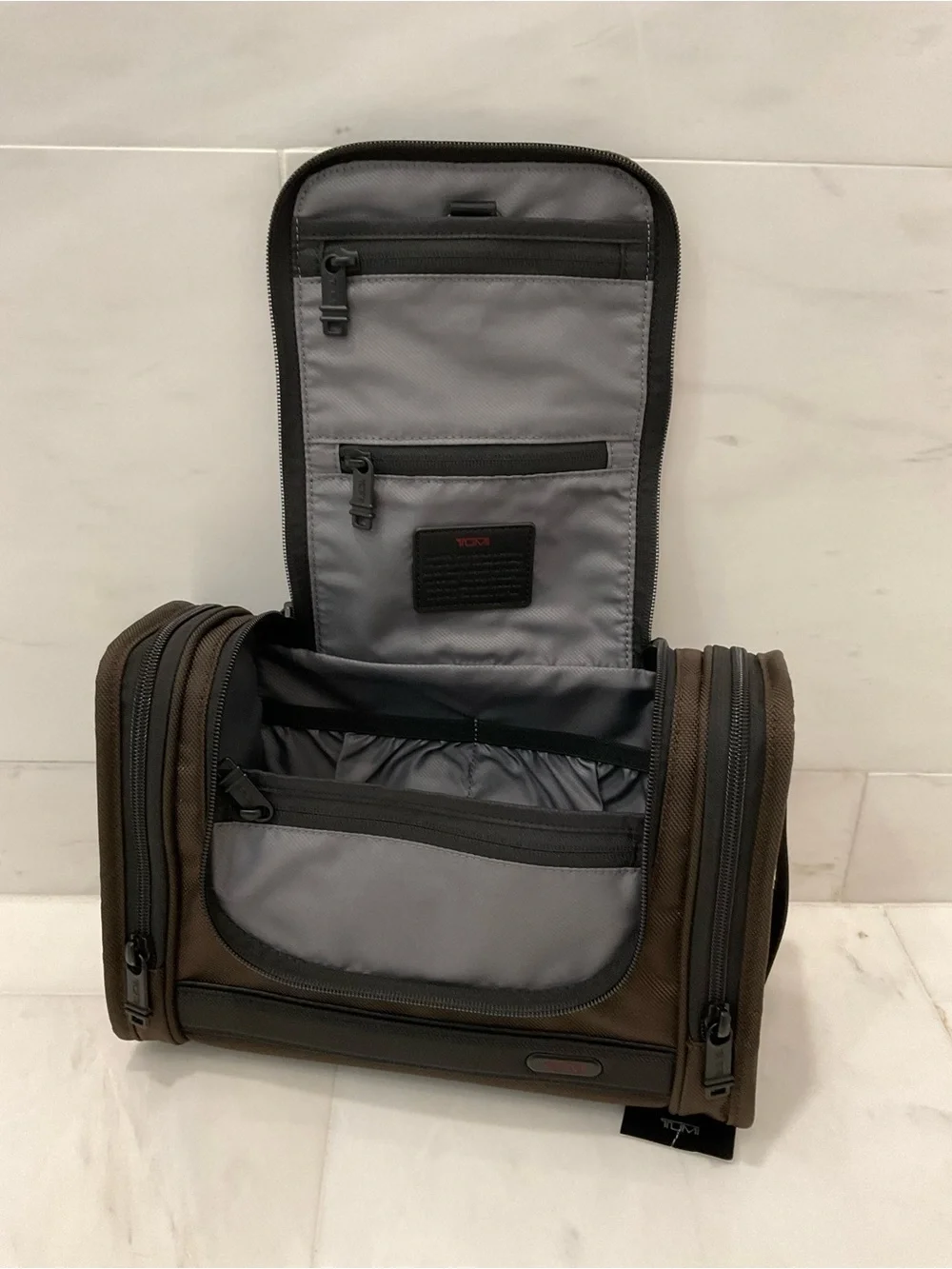 NEW Tumi GEN 4.3 - 11.75” Ballistic Nylon HANGING TRAVEL DOPP KIT - COFFEE BROWN